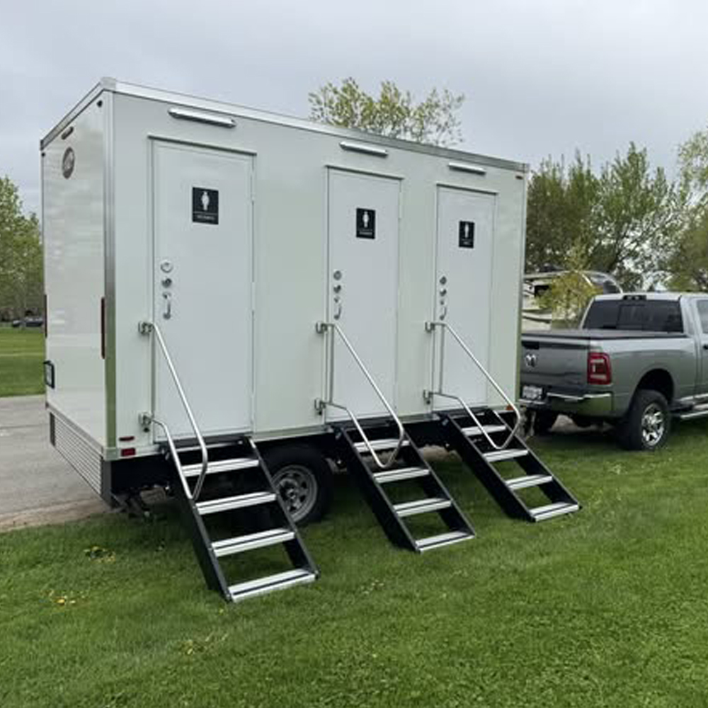 Mobile Toilet Trailer Luxury 3 - огляд і ціна Outdoor Camping Rentals